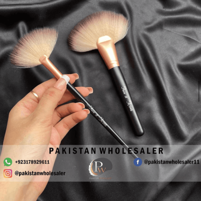 Face it Small Fan Brush