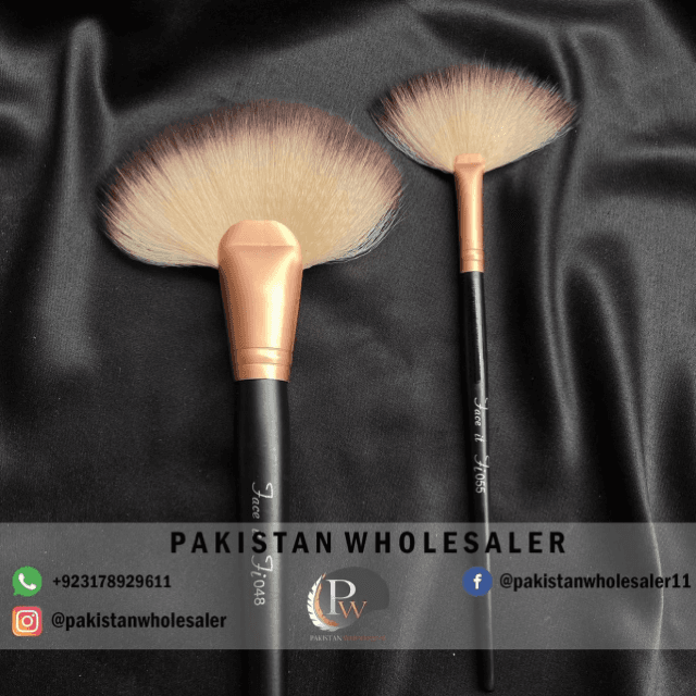 Face it Large Fan Brush